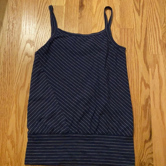 Gap tank top in navy and white pinstripe pattern size small banded bottom‎ hem S - Picture 4 of 7
